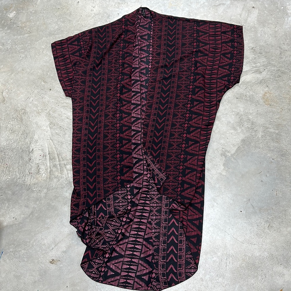 Final Touch brand‎ Maroon w/ black design Shaw / Size S / E-64